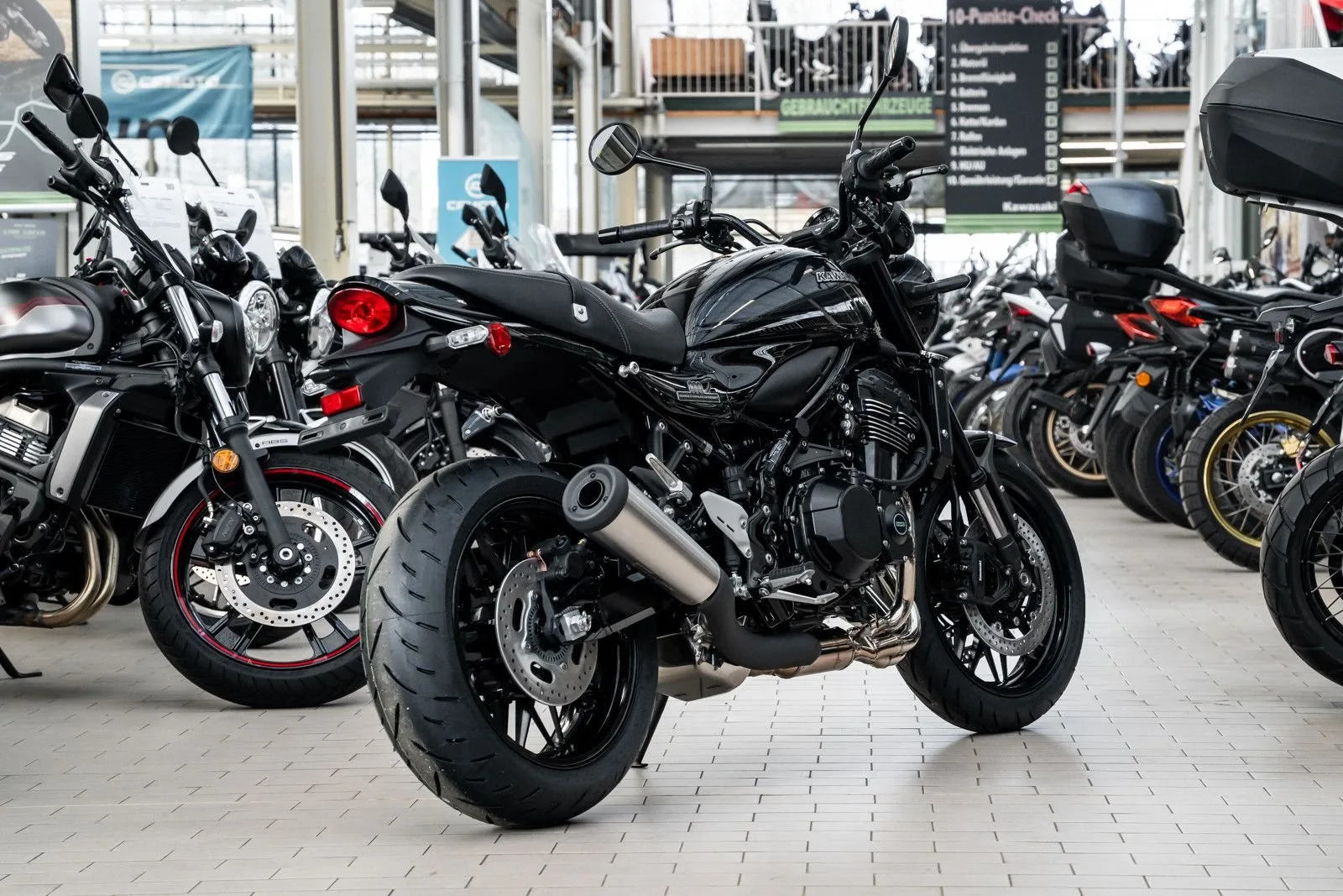 Kawasaki Z900 RS Black Ball Edition