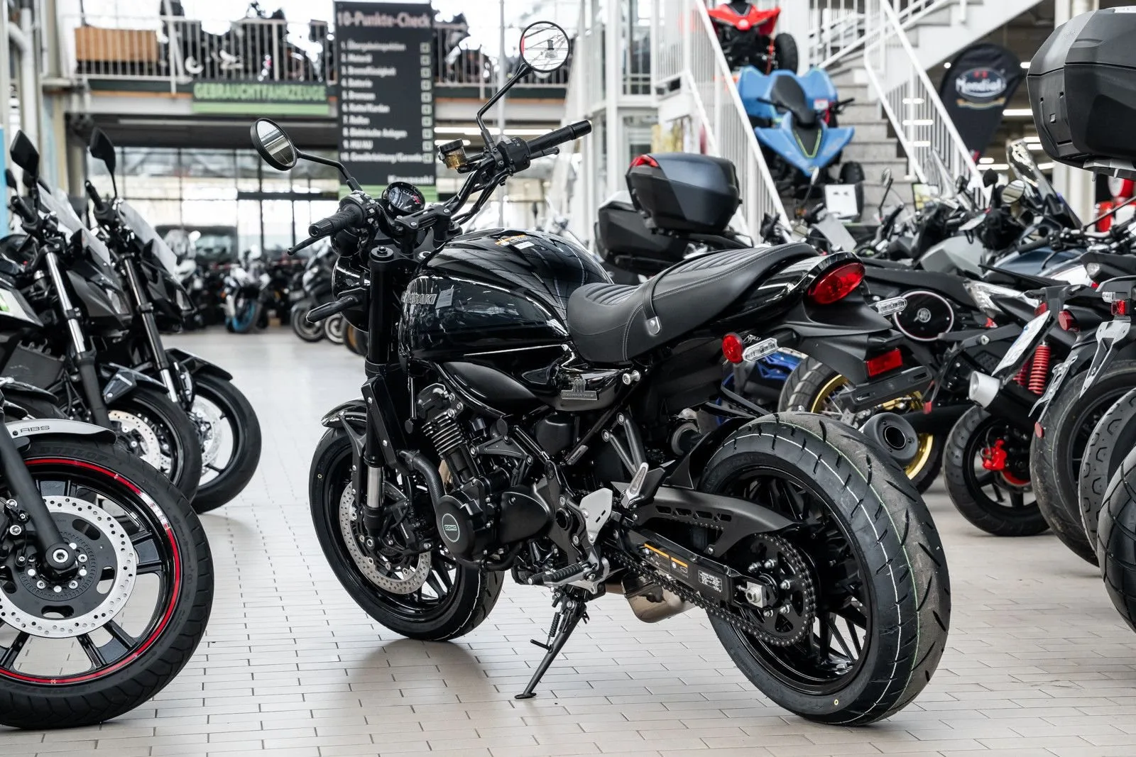 Kawasaki Z900 RS Black Ball Edition