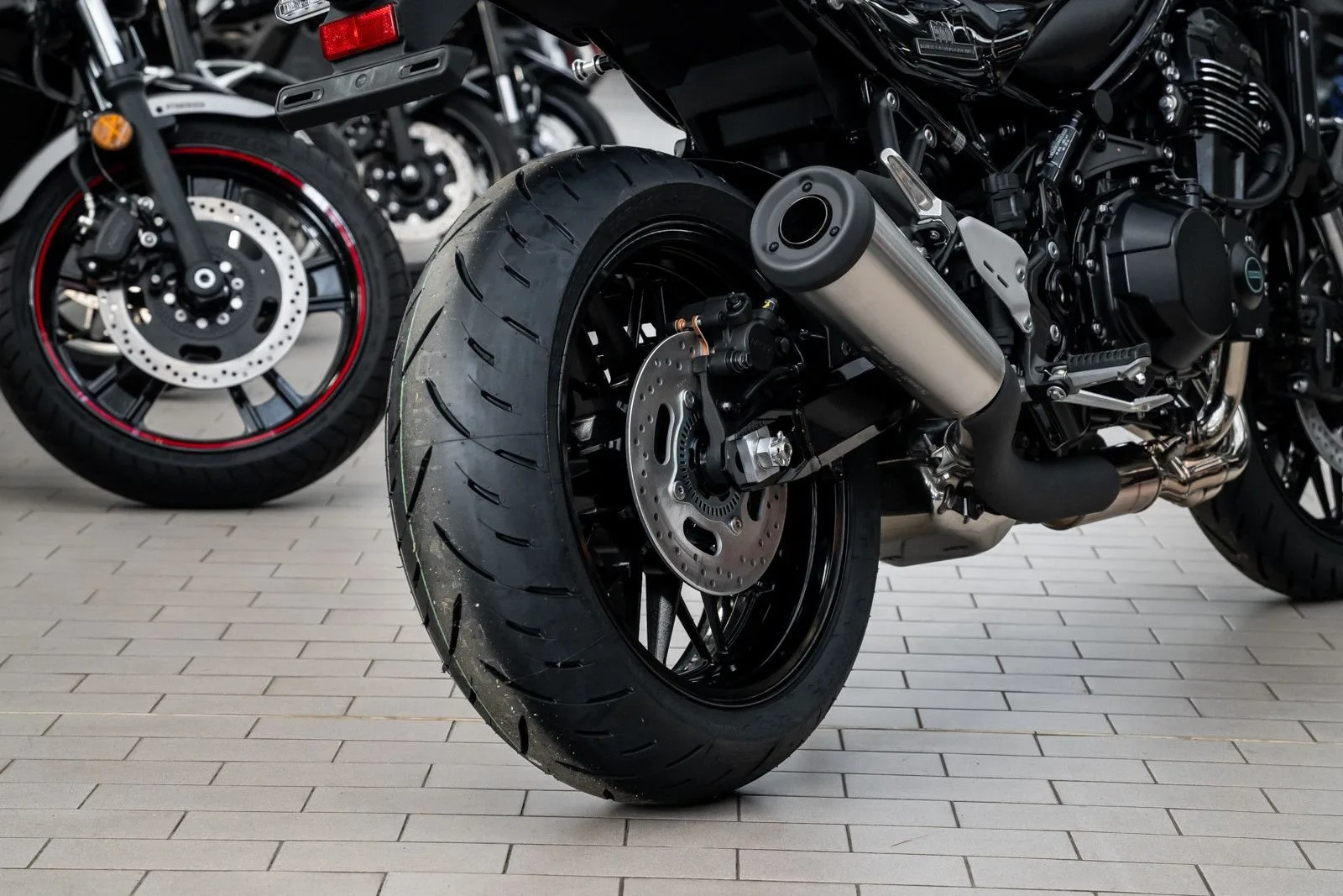 Kawasaki Z900 RS Black Ball Edition