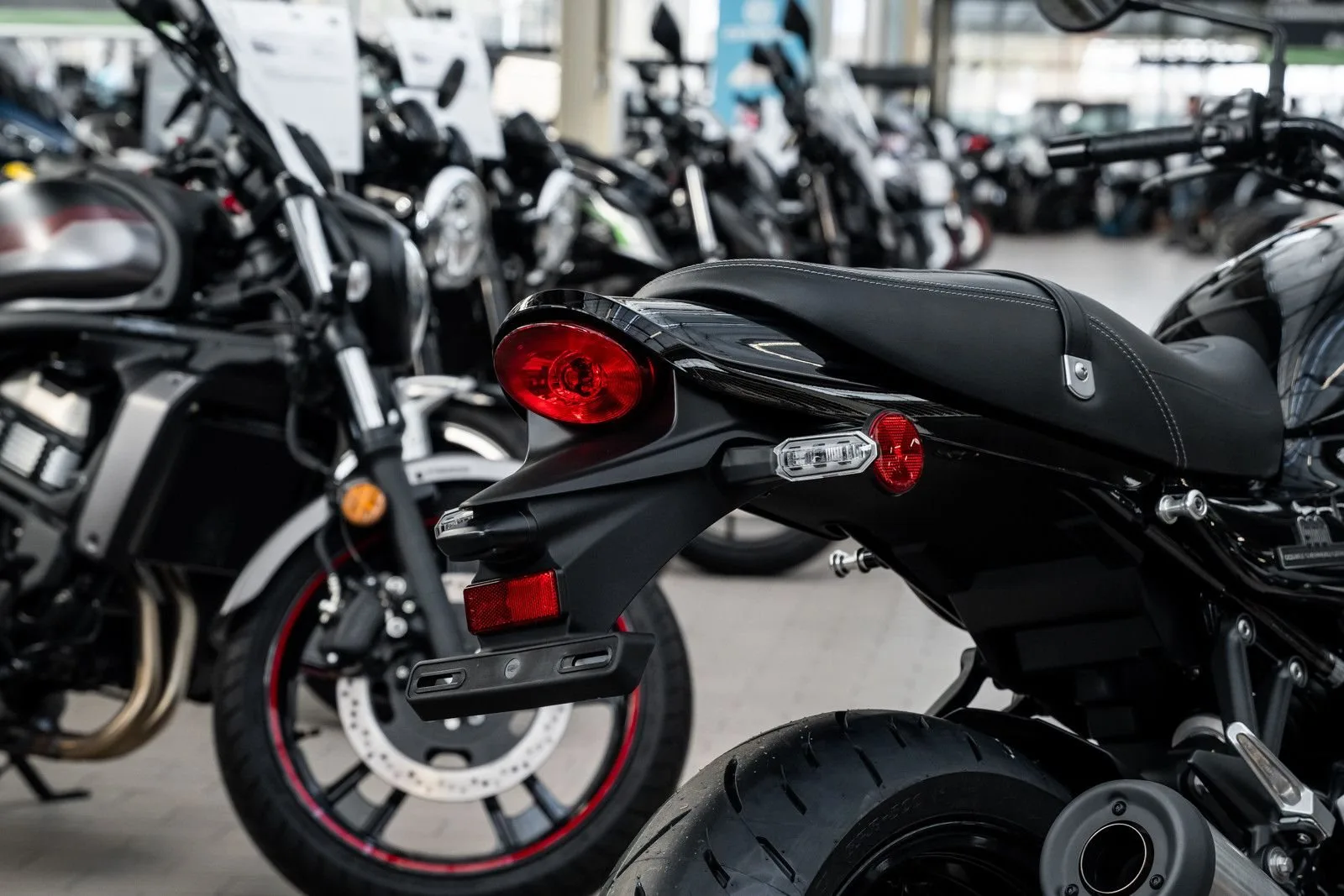 Kawasaki Z900 RS Black Ball Edition
