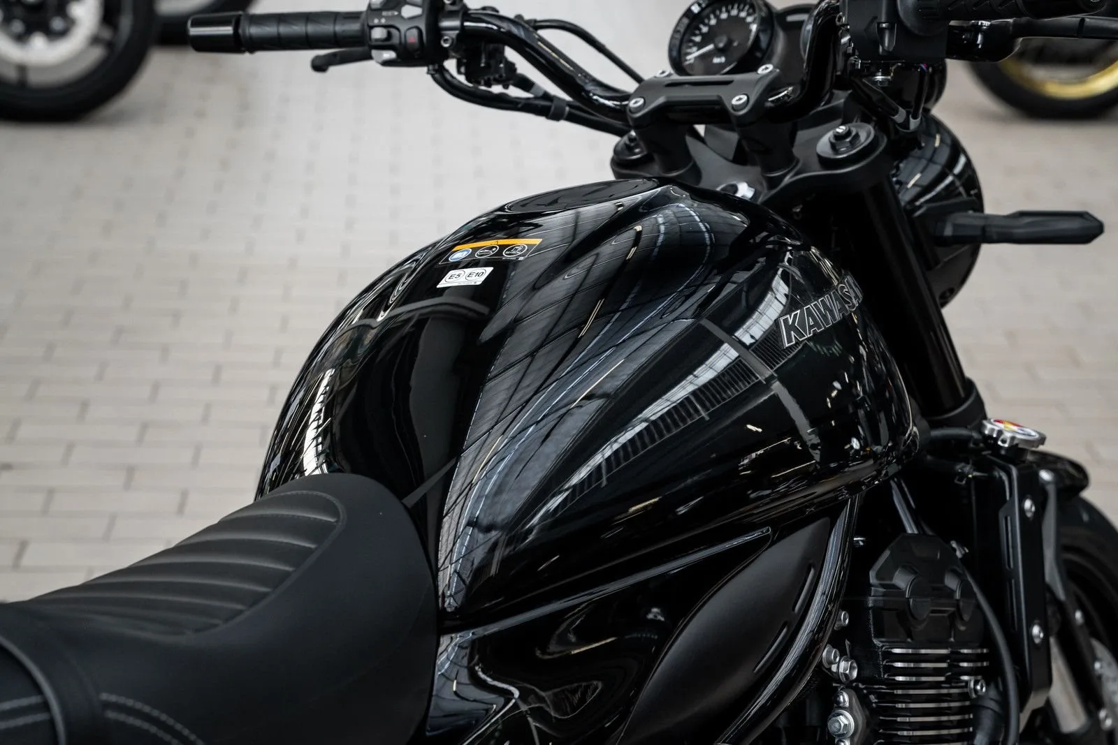 Kawasaki Z900 RS Black Ball Edition