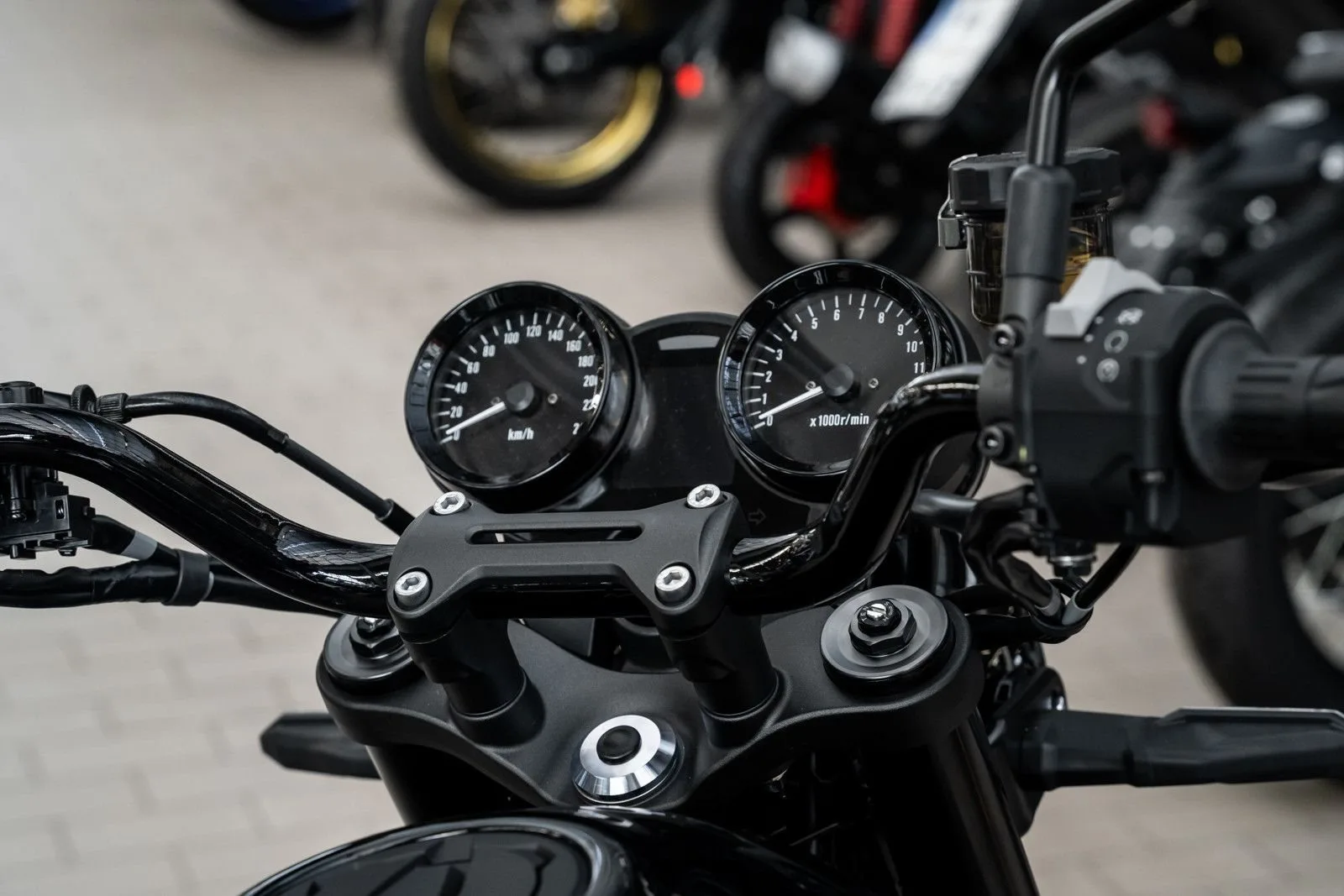 Kawasaki Z900 RS Black Ball Edition