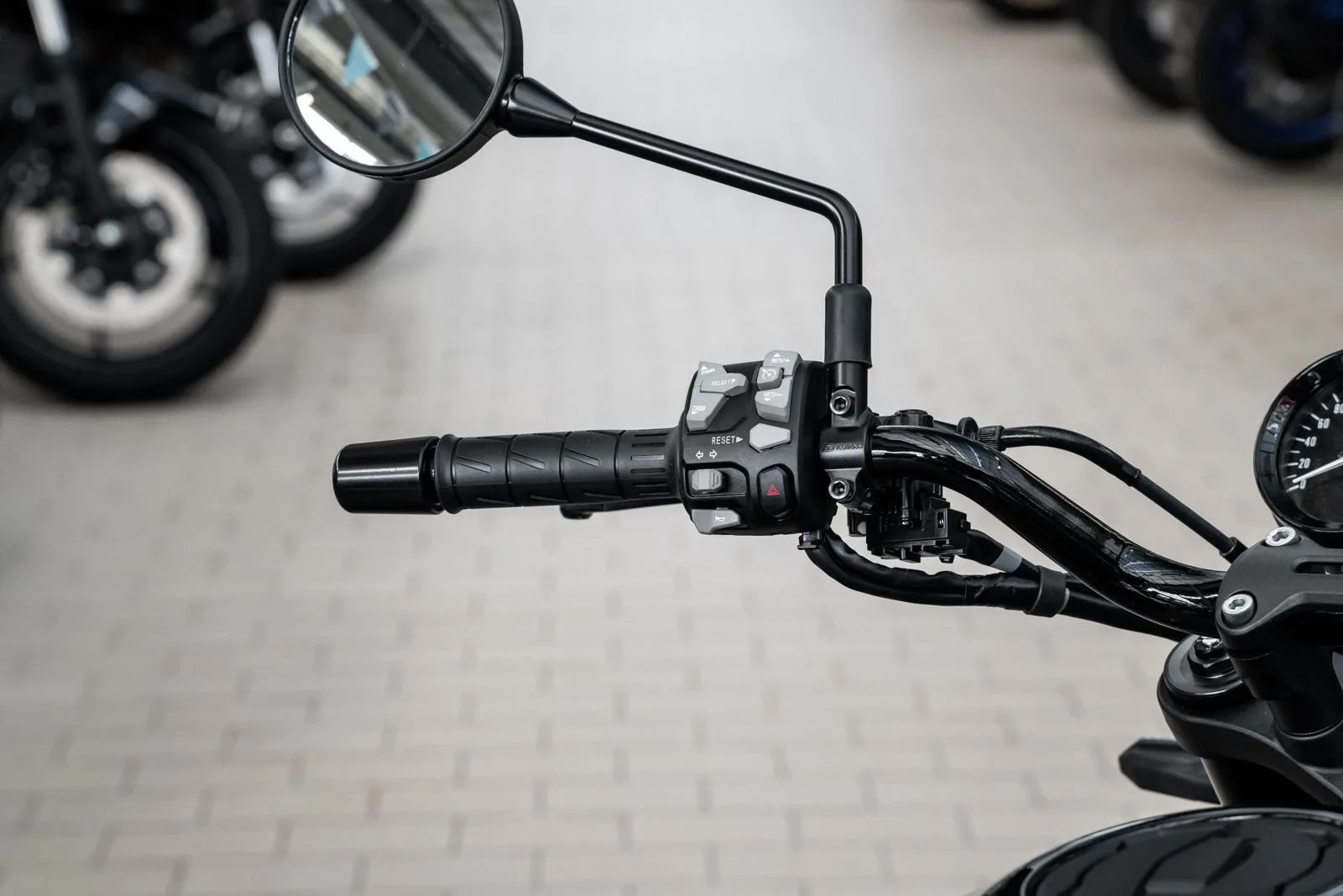 Kawasaki Z900 RS Black Ball Edition