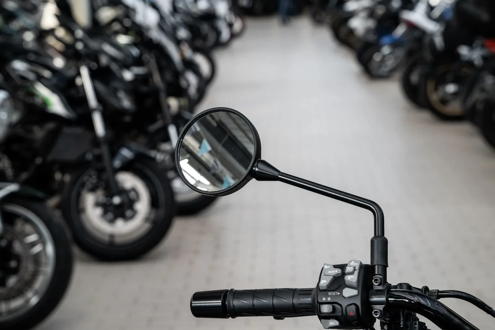 Kawasaki Z900 RS Black Ball Edition
