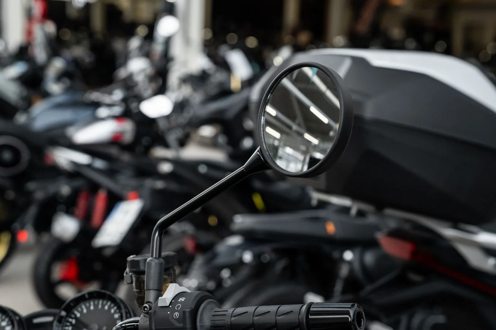 Kawasaki Z900 RS Black Ball Edition