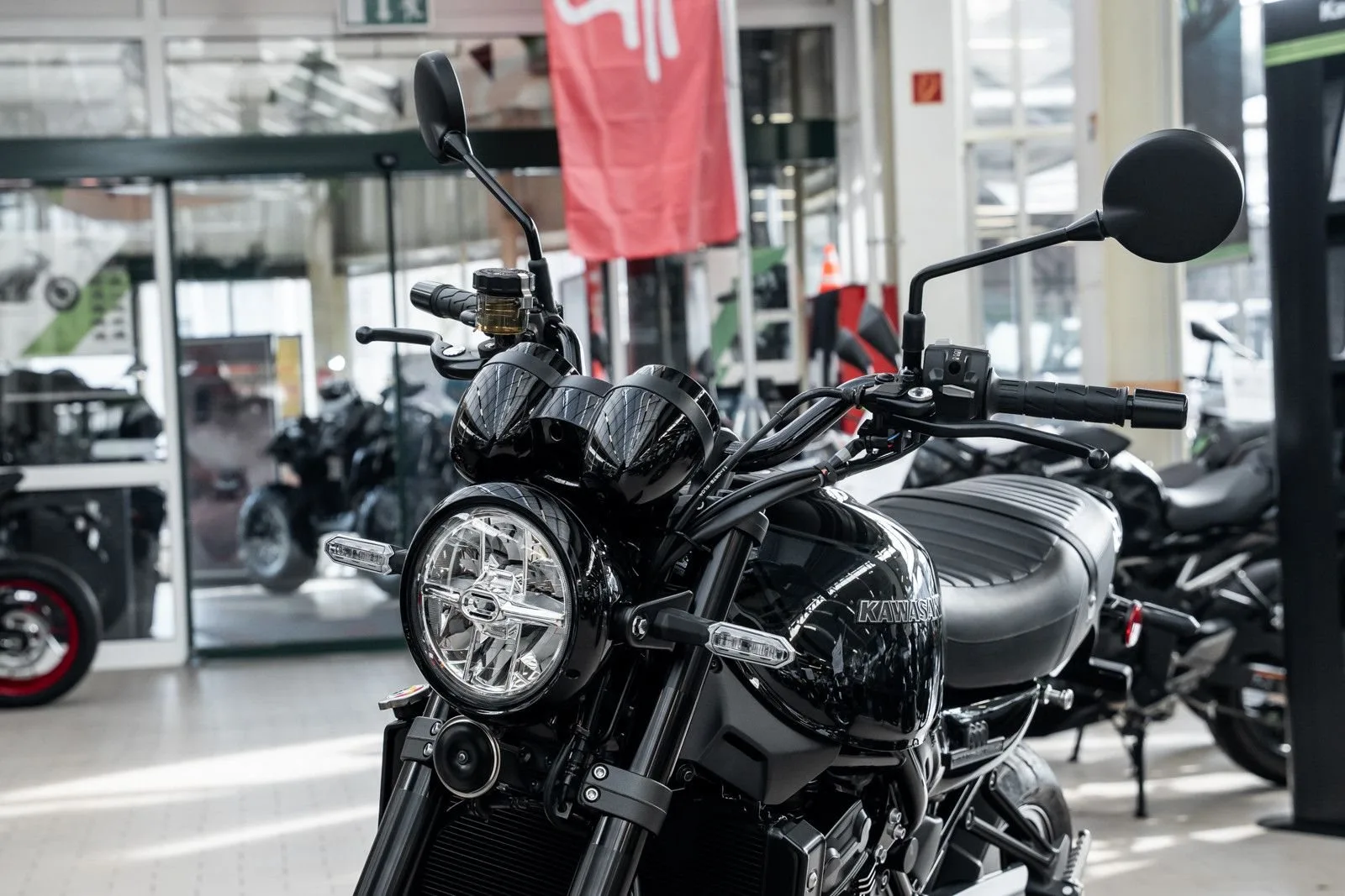 Kawasaki Z900 RS Black Ball Edition