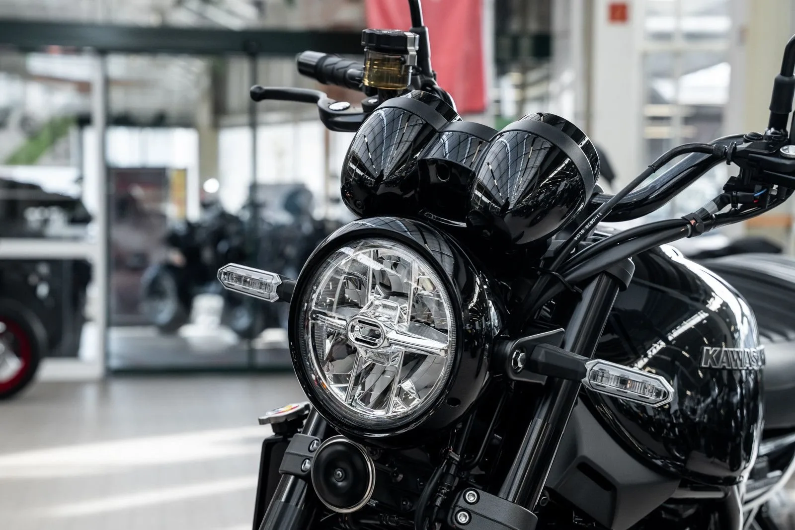 Kawasaki Z900 RS Black Ball Edition