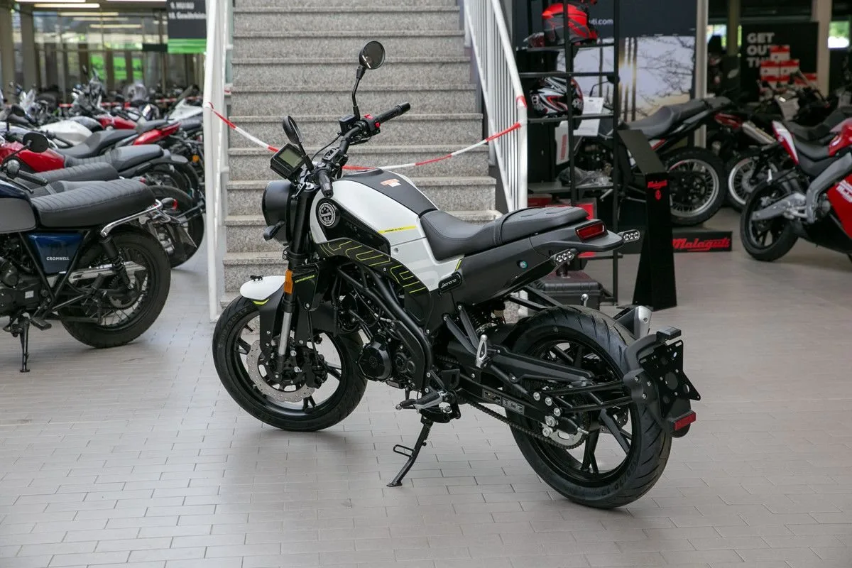Benelli Leoncino 125