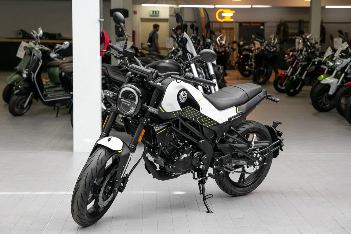 Benelli Leoncino 125