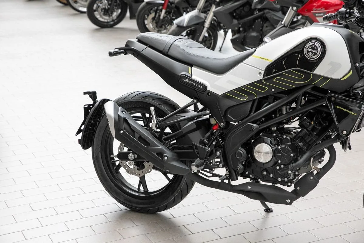 Benelli Leoncino 125
