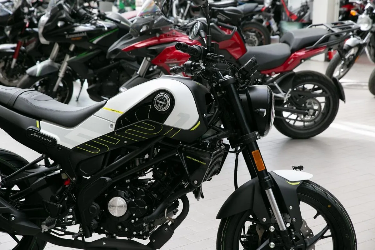 Benelli Leoncino 125