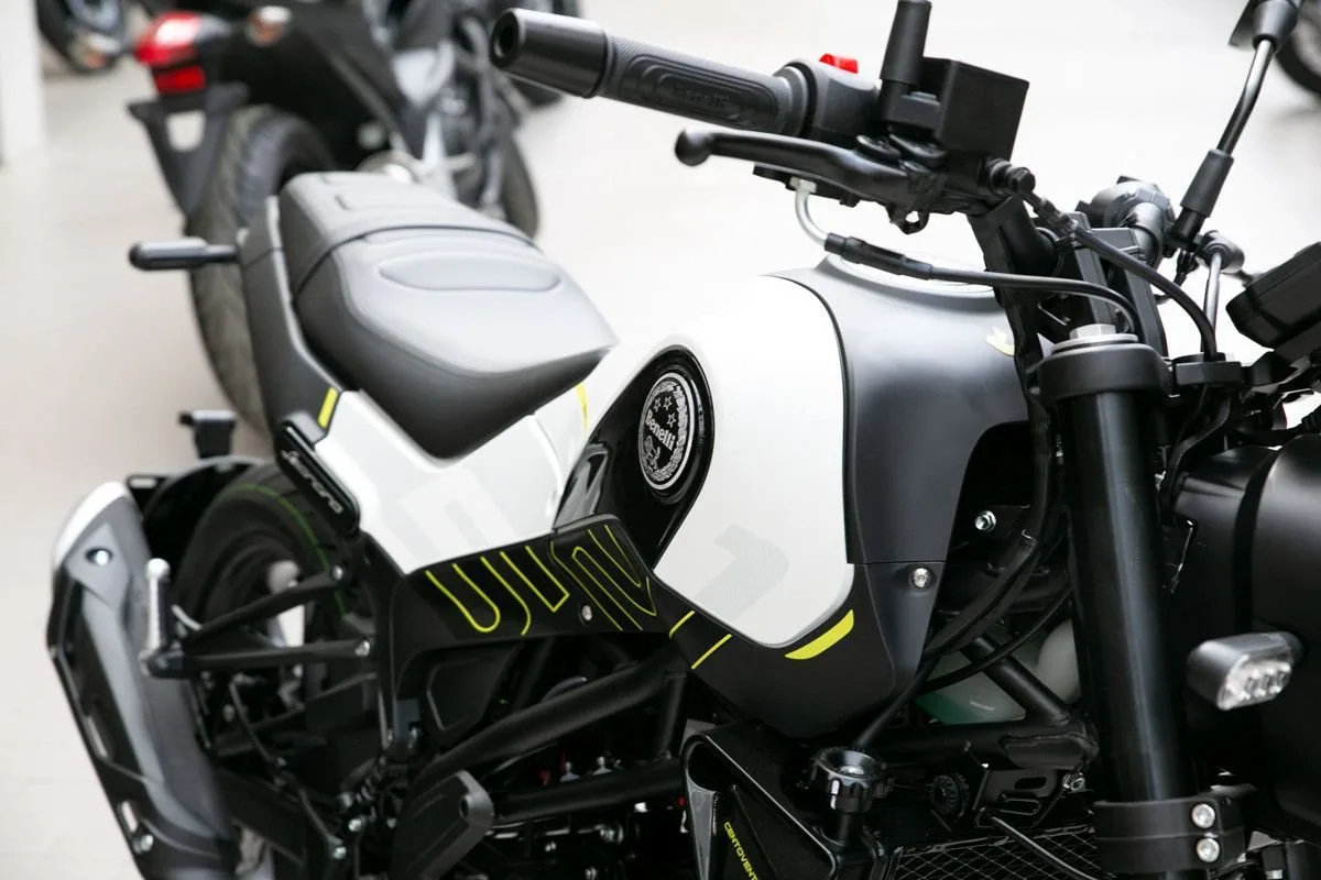 Benelli Leoncino 125