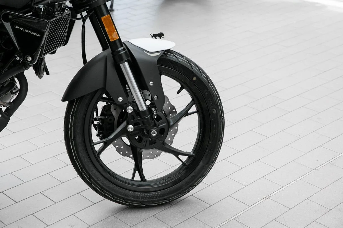Benelli Leoncino 125