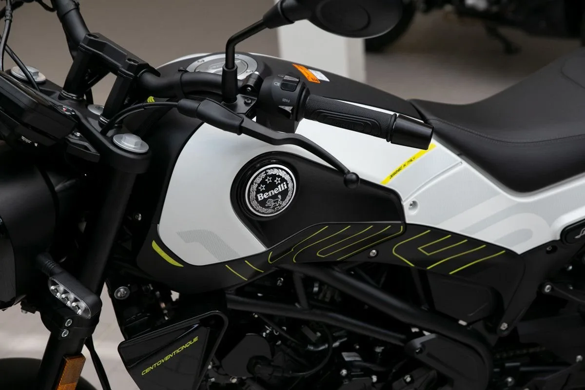 Benelli Leoncino 125