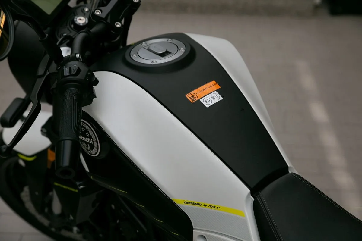 Benelli Leoncino 125
