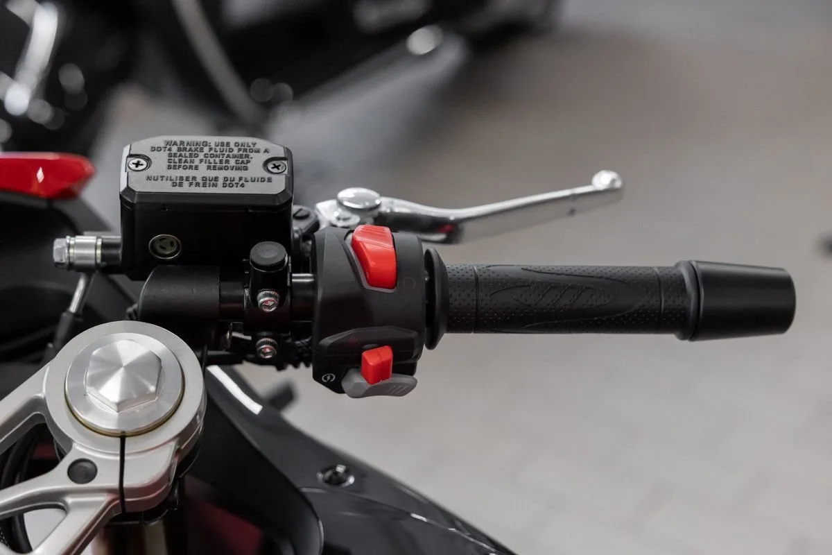 QJ Motor SRK 125 R