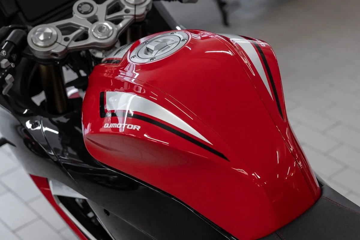 QJ Motor SRK 125 R