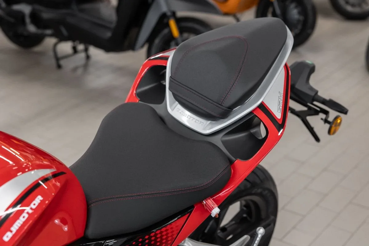 QJ Motor SRK 125 R