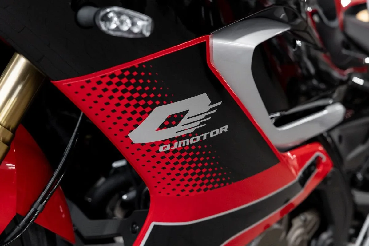 QJ Motor SRK 125 R