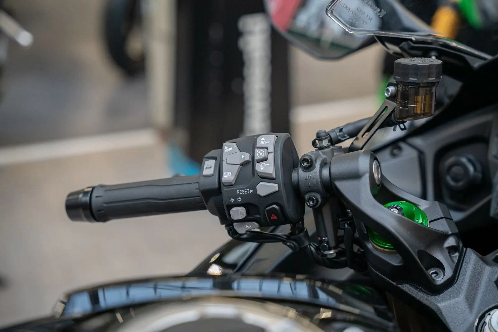 Kawasaki Ninja H2 SX