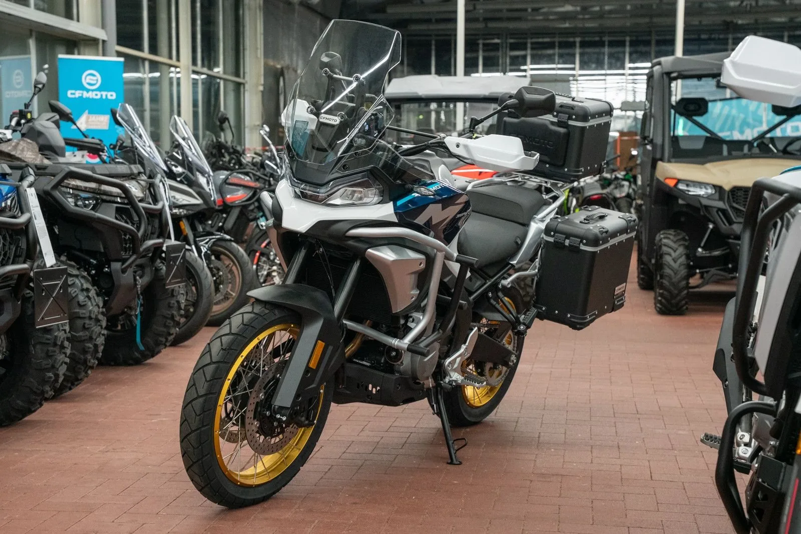 CFMOTO 700MT