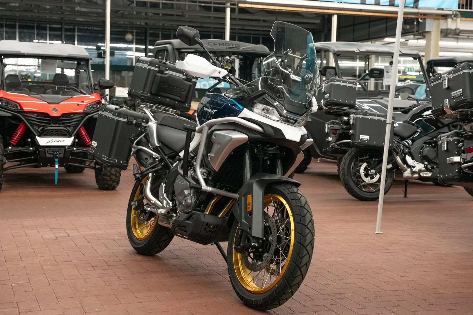 CFMOTO 700MT