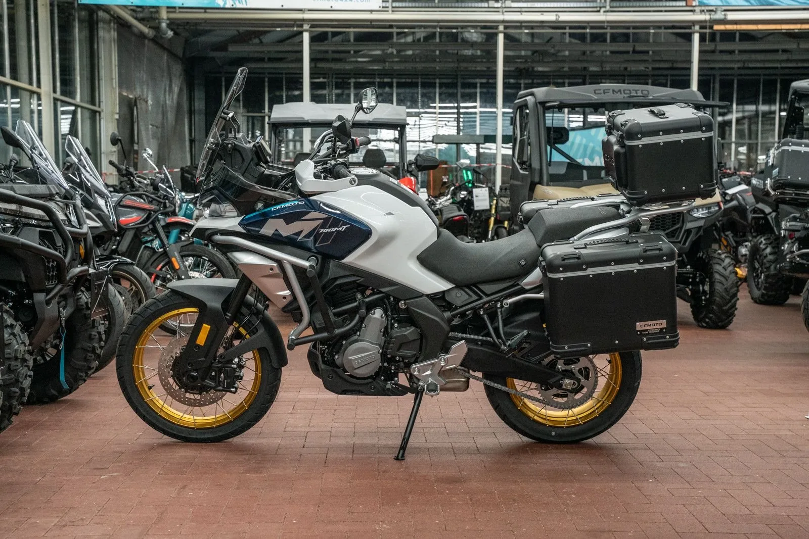 CFMOTO 700MT