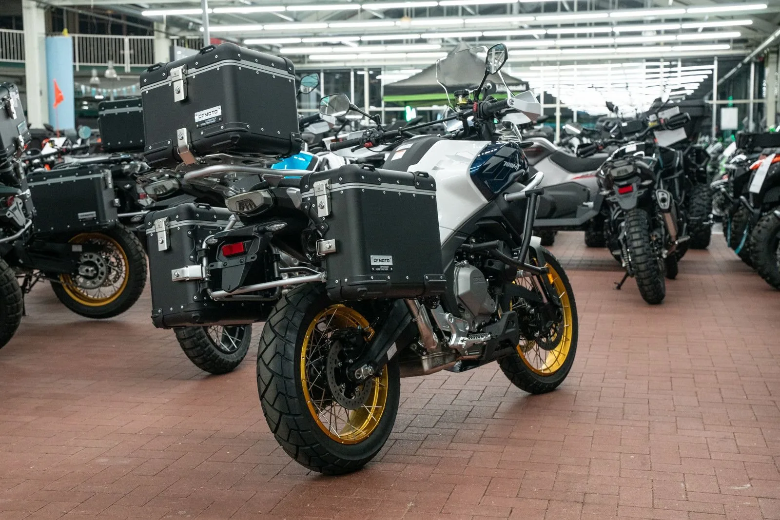 CFMOTO 700MT