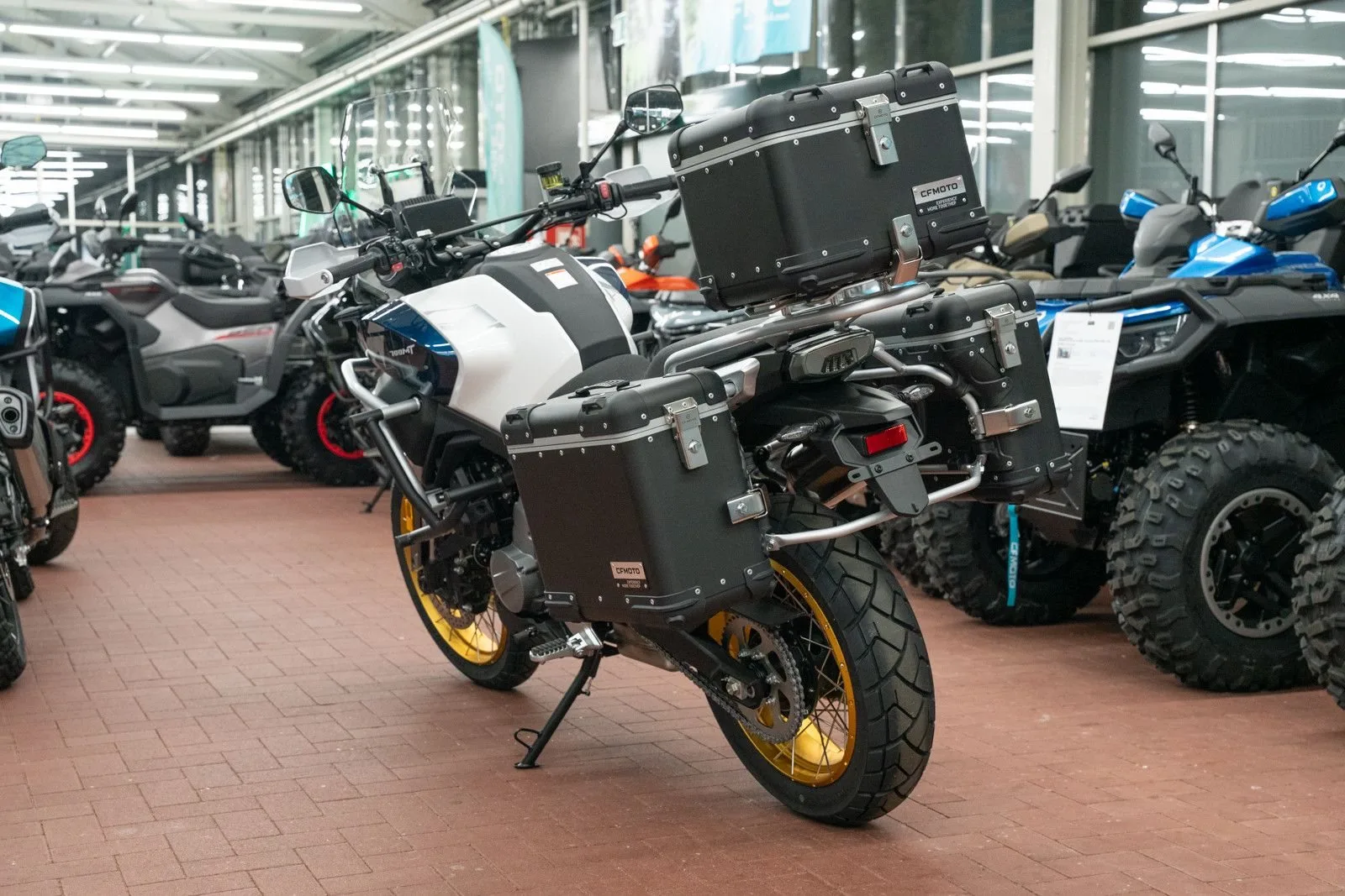 CFMOTO 700MT