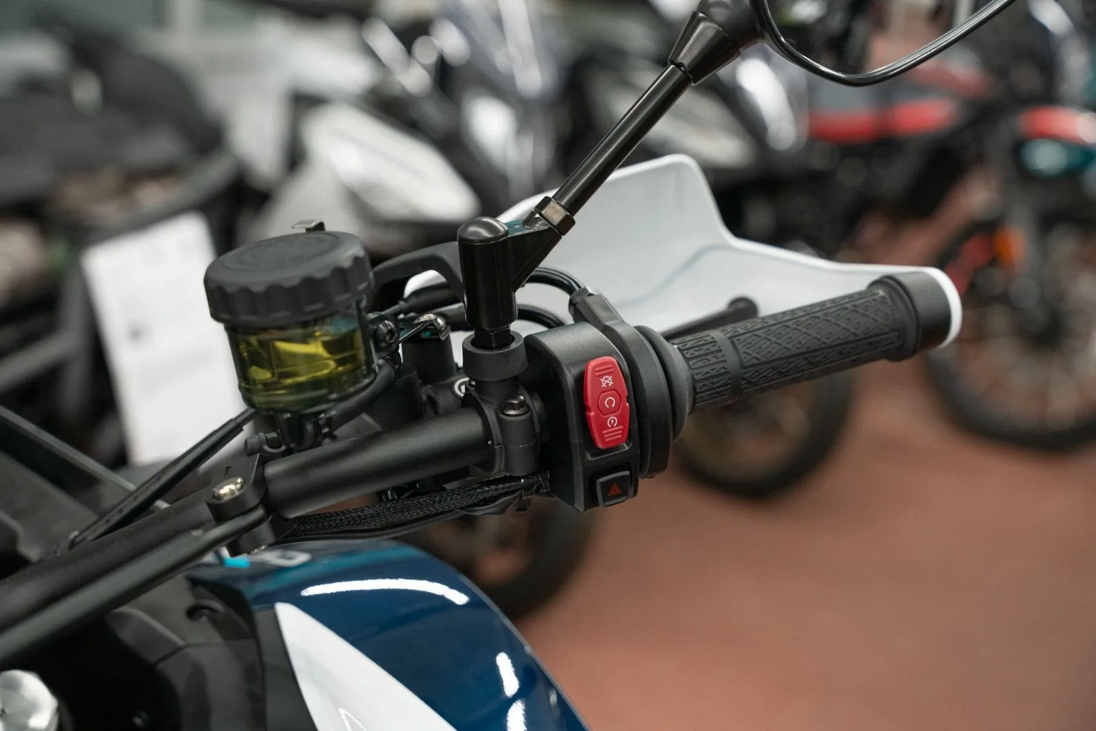 CFMOTO 700MT