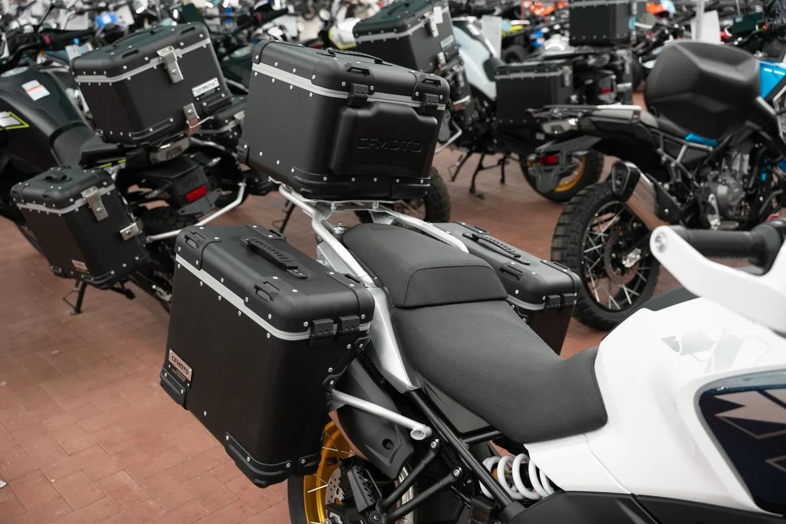 CFMOTO 700MT