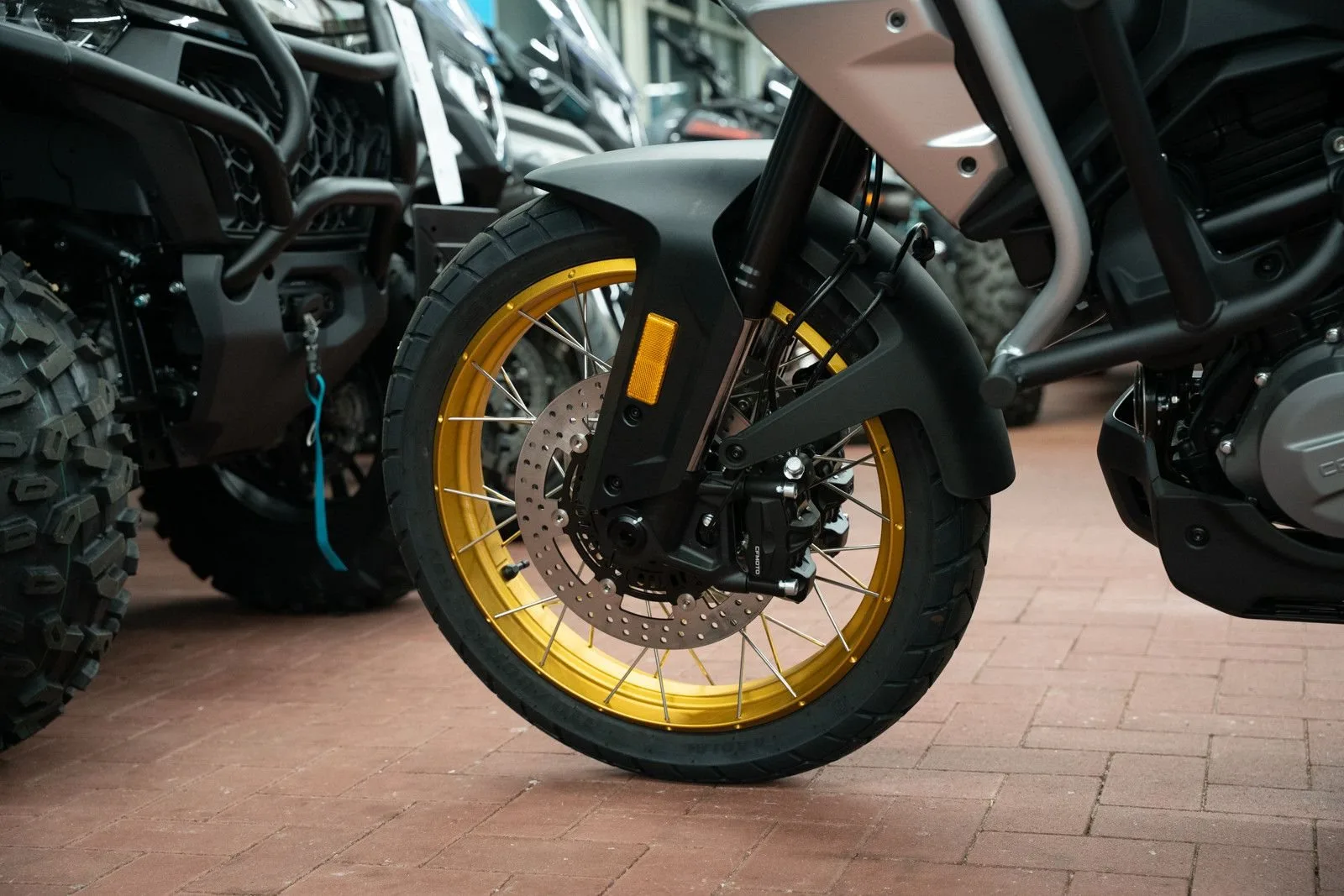 CFMOTO 700MT