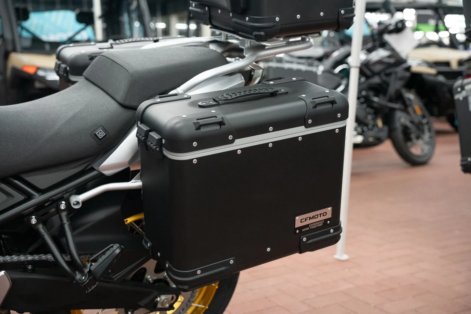 CFMOTO 700MT