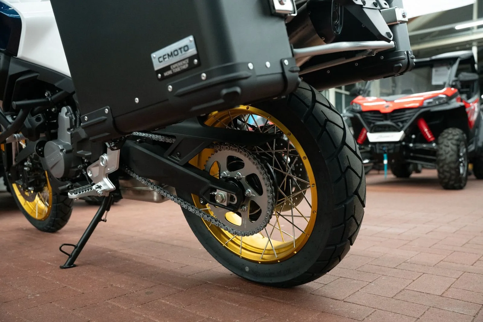 CFMOTO 700MT