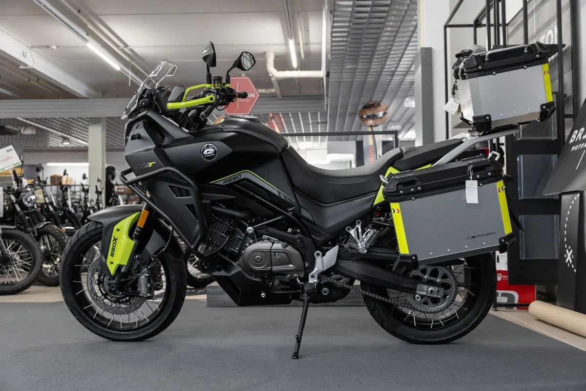QJ Motor SVT 650 X