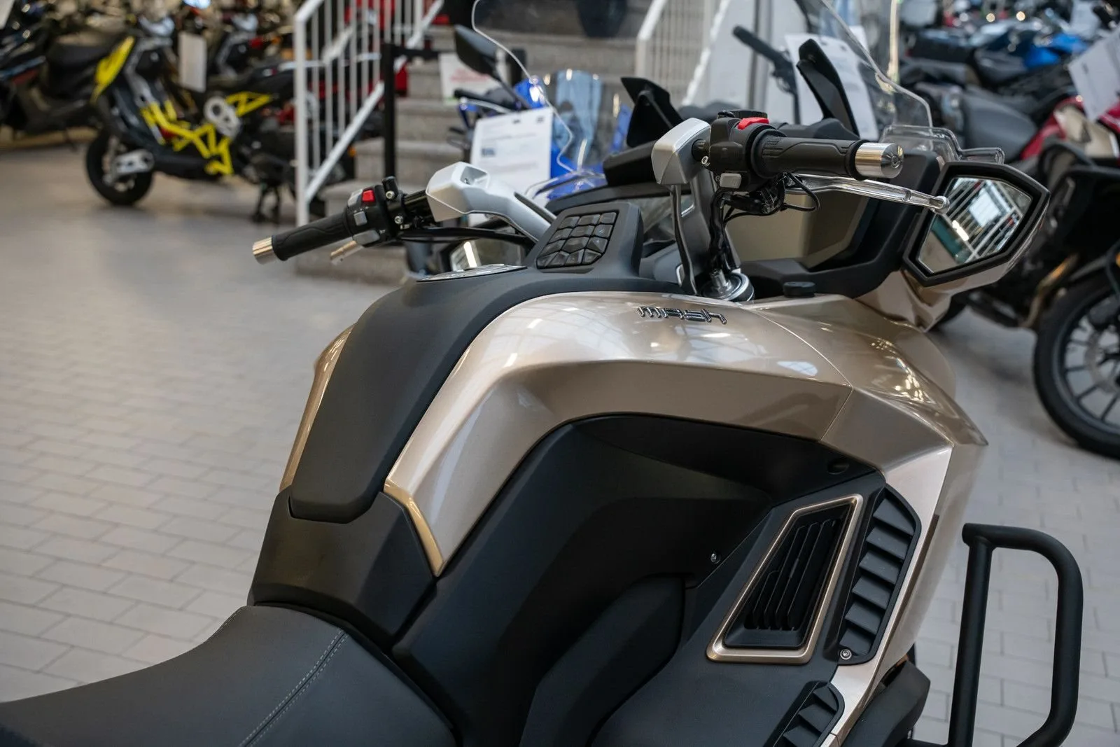 Mash Cafe Racer 125 Silver Edition