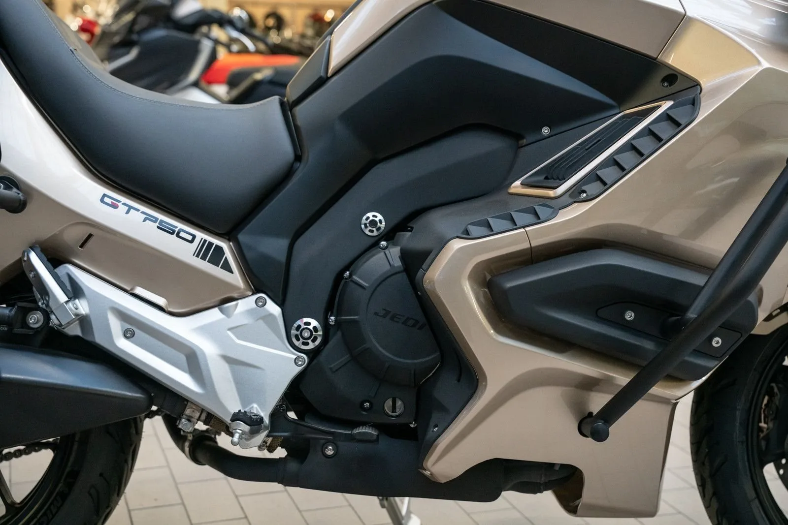 Mash Cafe Racer 125 Silver Edition