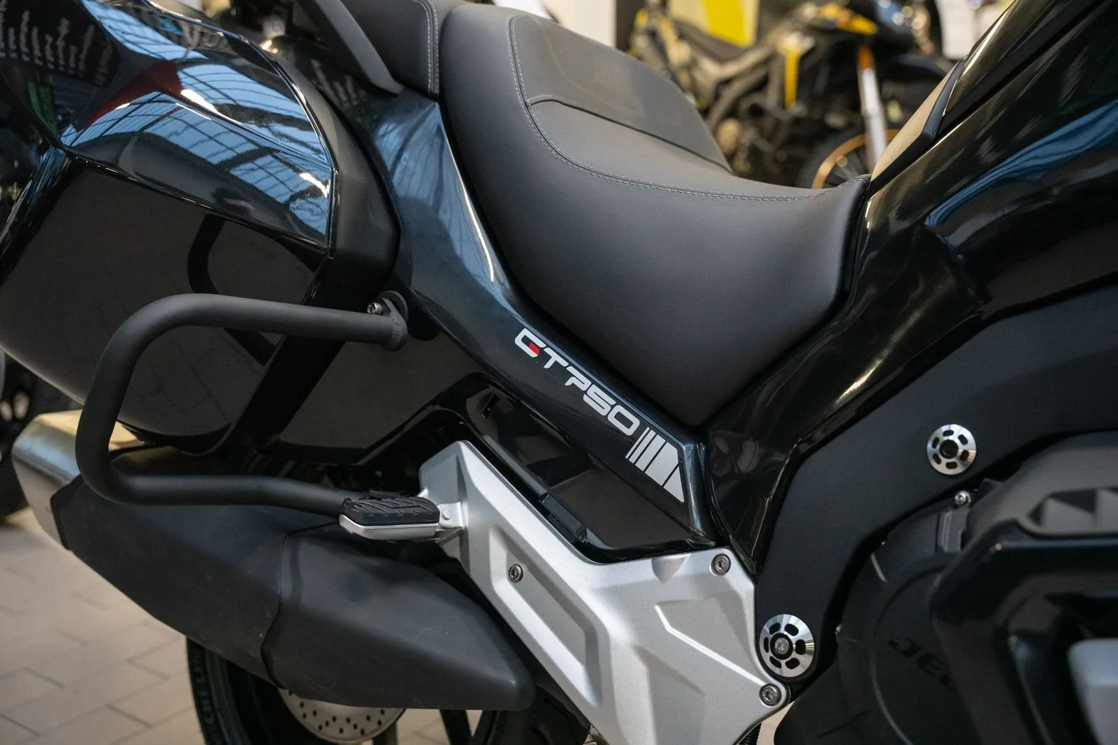 Mash Cafe Racer 125 Silver Edition
