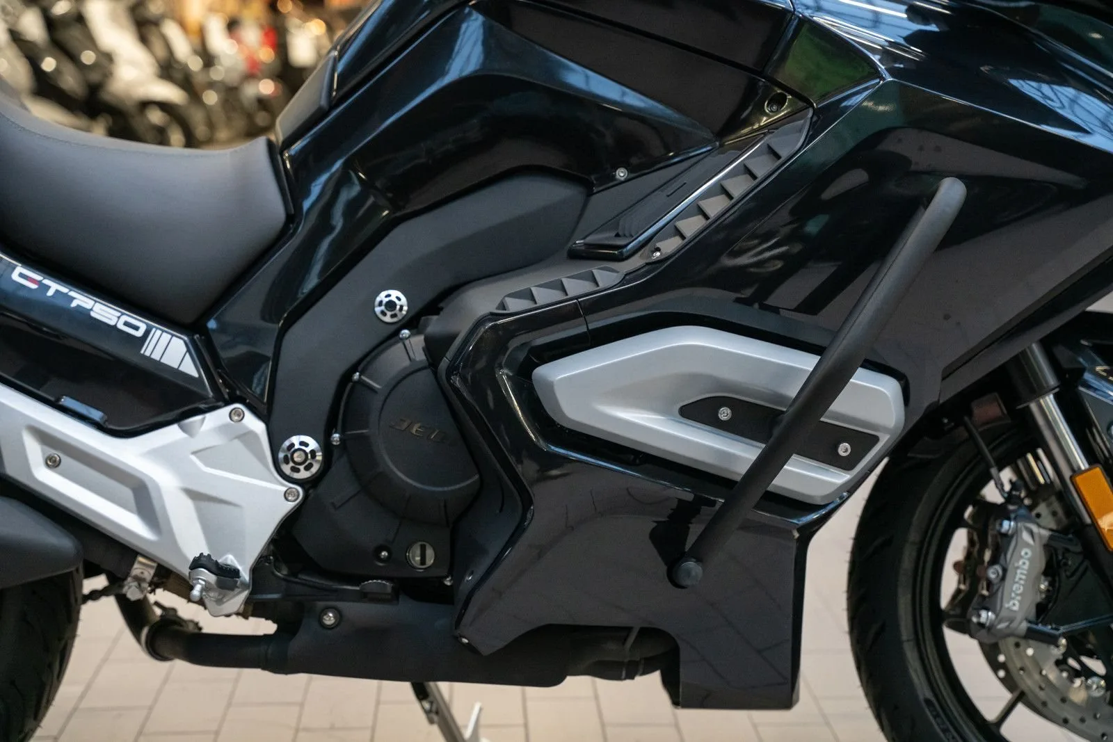 Mash Cafe Racer 125 Silver Edition