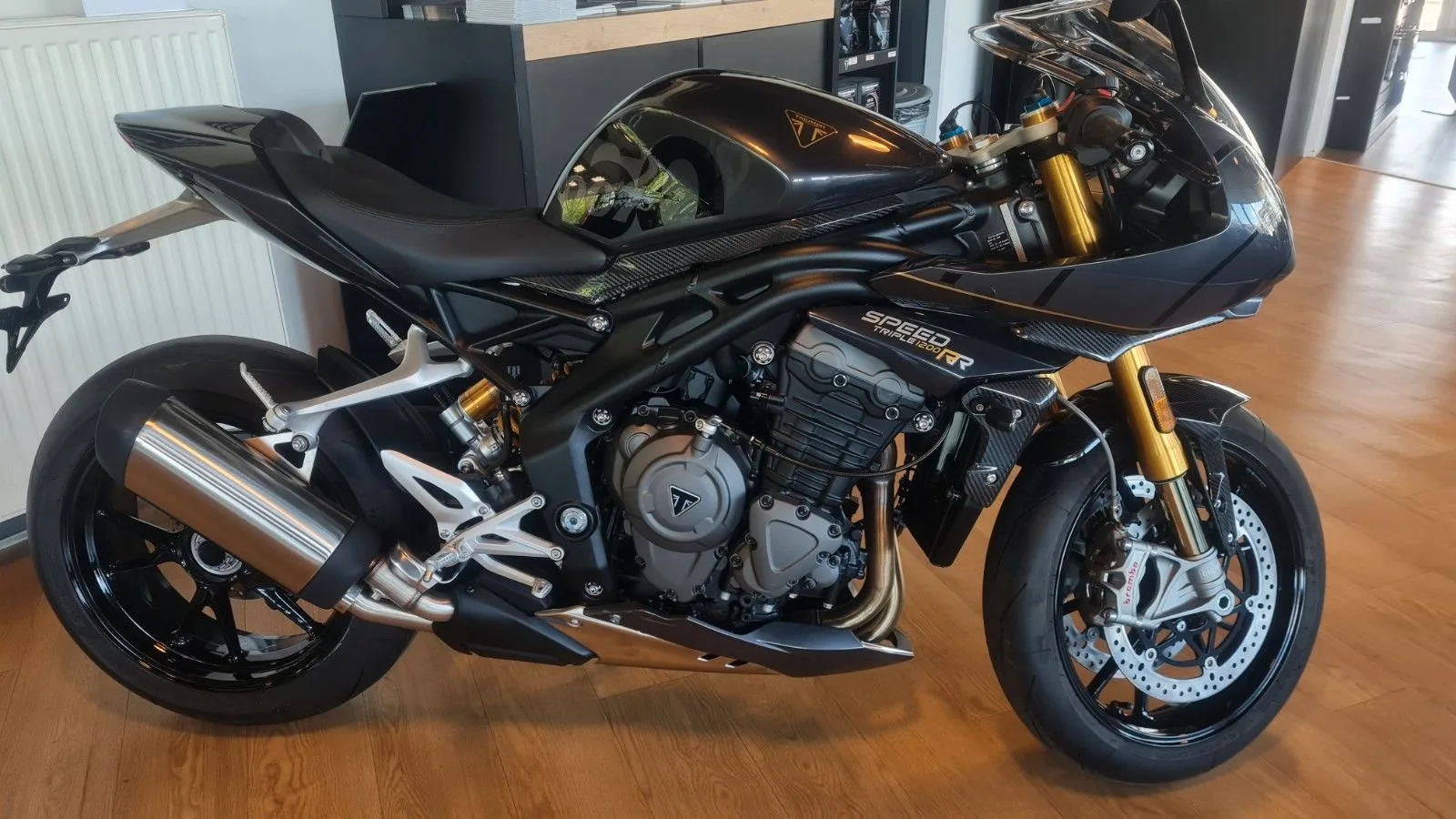 Triumph Speed Triple 1200 RR James Bond Edition