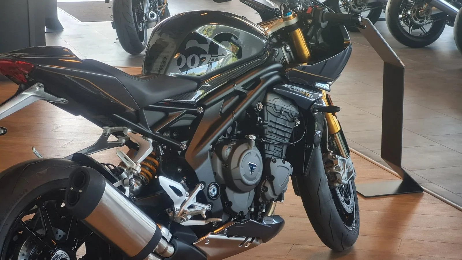 Triumph Speed Triple 1200 RR James Bond Edition