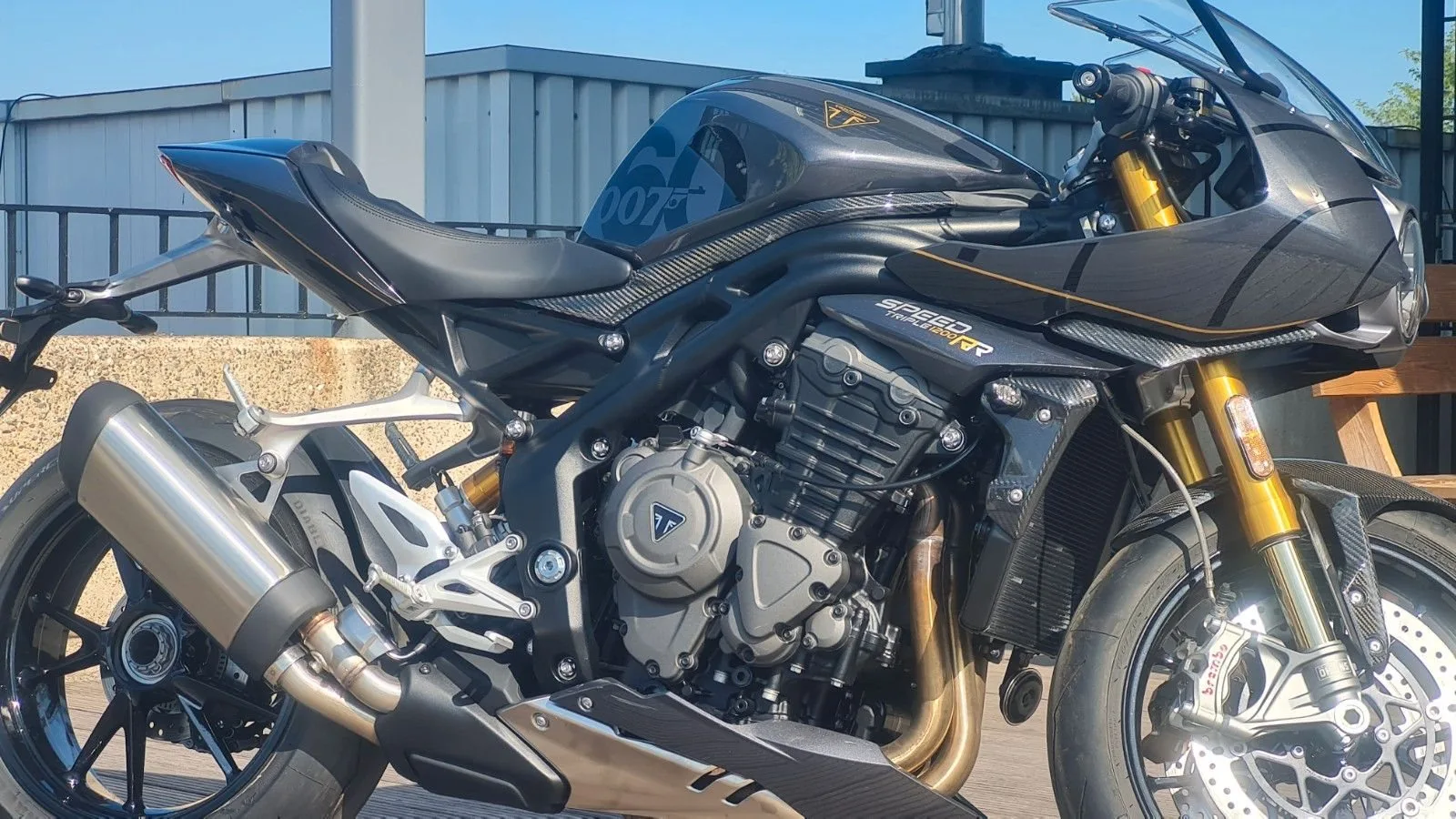 Triumph Speed Triple 1200 RR James Bond Edition