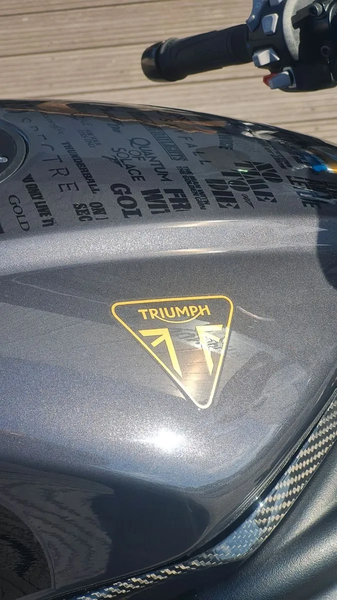 Triumph Speed Triple 1200 RR James Bond Edition