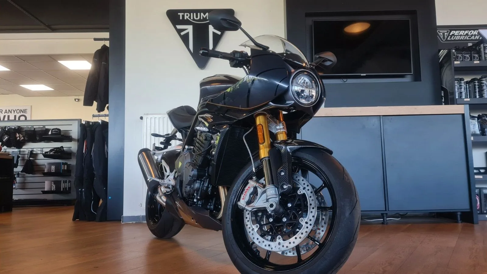 Triumph Speed Triple 1200 RR James Bond Edition