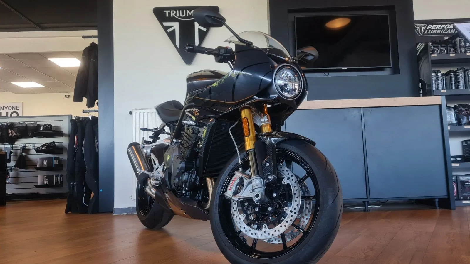 Triumph Speed Triple 1200 RR James Bond Edition