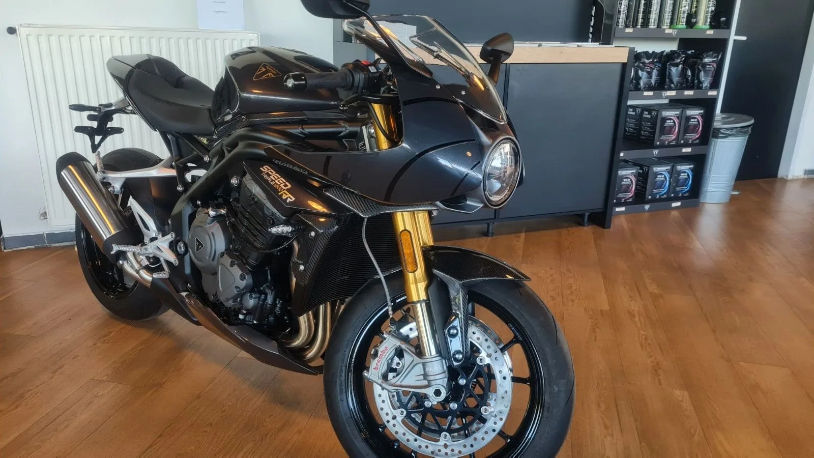 Triumph Speed Triple 1200 RR James Bond Edition