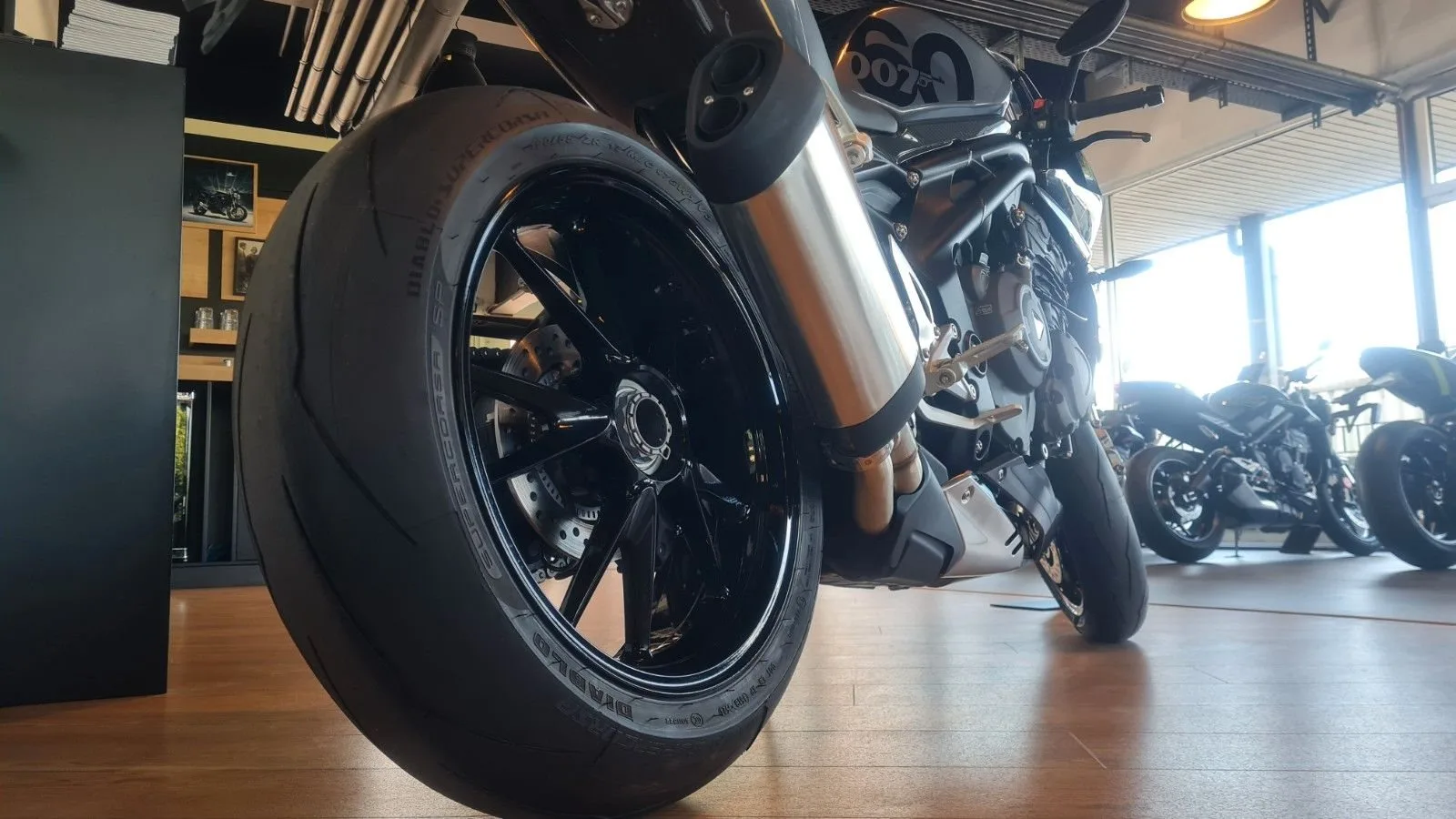 Triumph Speed Triple 1200 RR James Bond Edition