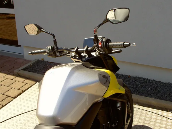 Honda CB750 Hornet E-Clutch