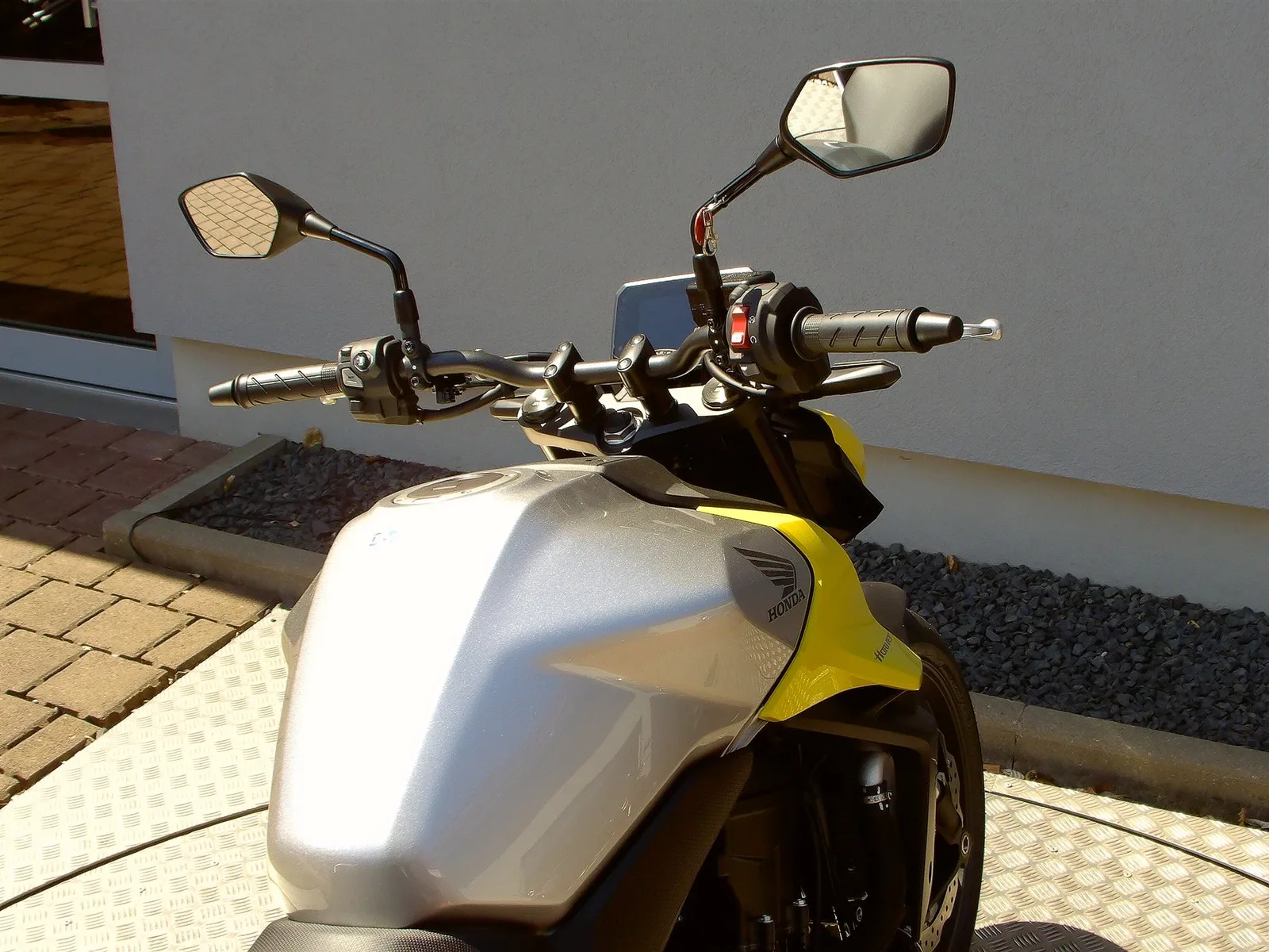 Honda CB750 Hornet E-Clutch