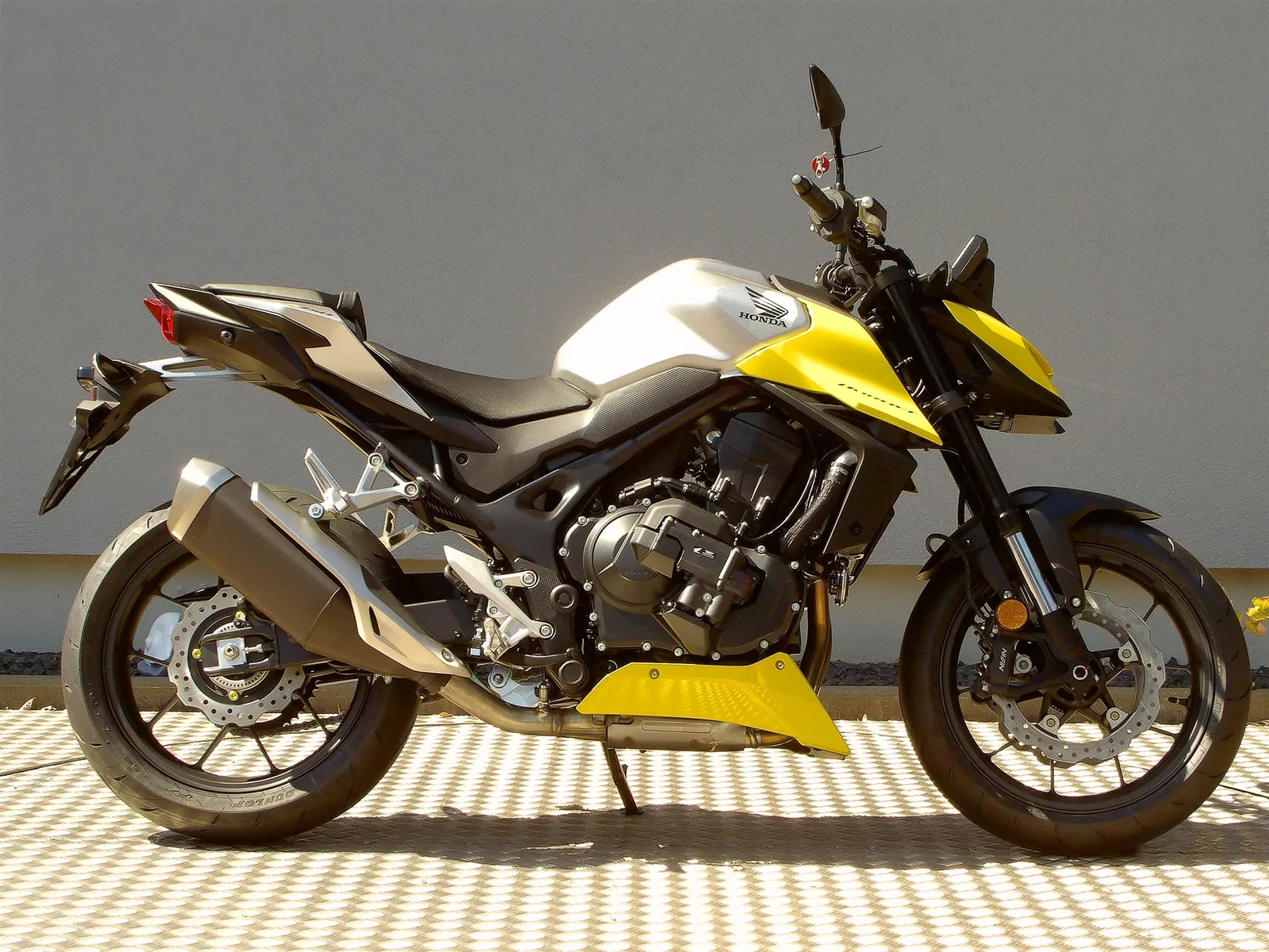 Honda CB750 Hornet E-Clutch